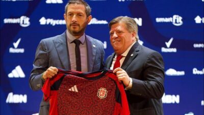 'Piojo' Herrera fue presentado como nuevo timonel de Costa Rica: "Estoy muy contento e ilusionado'