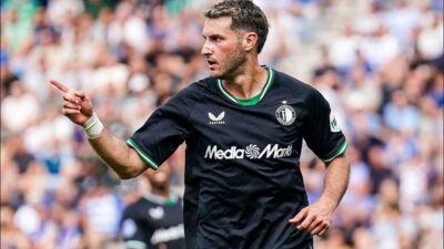 Dennis te Kloese afirma que la Premier League “le favorece” a Santiago Giménez