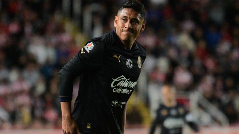 Luis Romo le pone el pecho a las balas tras la derrota de Chivas; orgulloso de portar este escudo