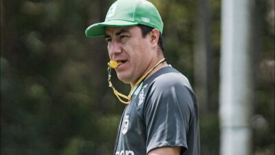 El mexicano Efraín Juárez habría presentado su renuncia como director técnico del Atlético Nacional