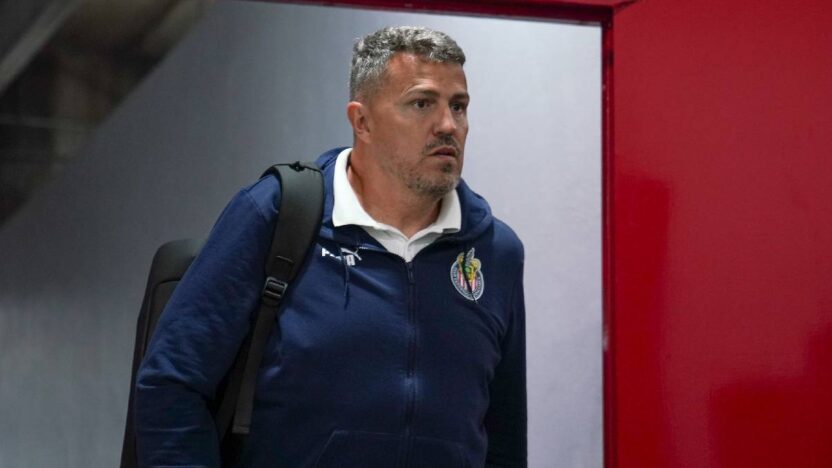 Liga MX nominó al técnico de Chivas, Óscar García, a mejor entrenador del mes y genera críticas