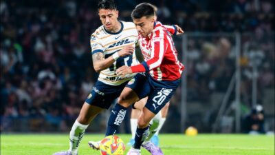 Chivas rescata el triunfo en la agonía ante Pumas; Luis Rey fue el héroe al anotar el gol de la victoria
