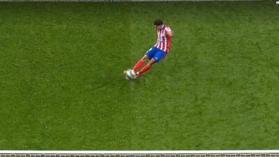 Así fue el polémico penalti que el VAR le anuló a Julián Álvarez contra el Real Madrid